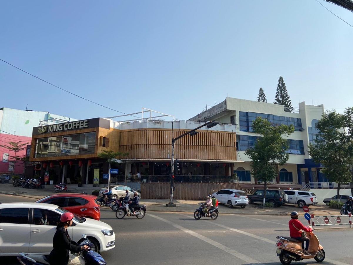 Hung Vuong Hotel Pleiku Exterior photo