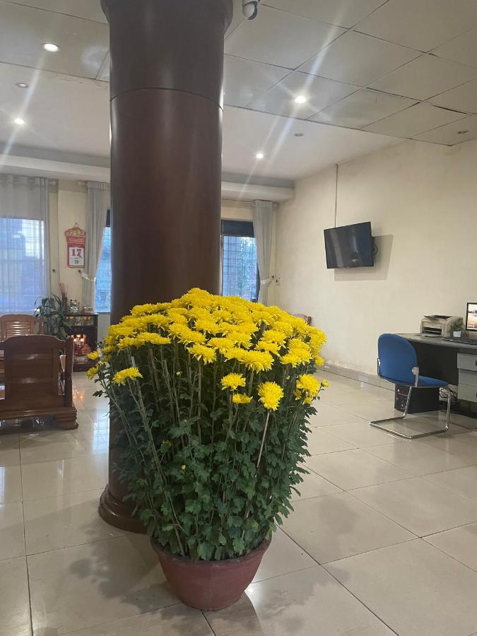 Hung Vuong Hotel Pleiku Exterior photo