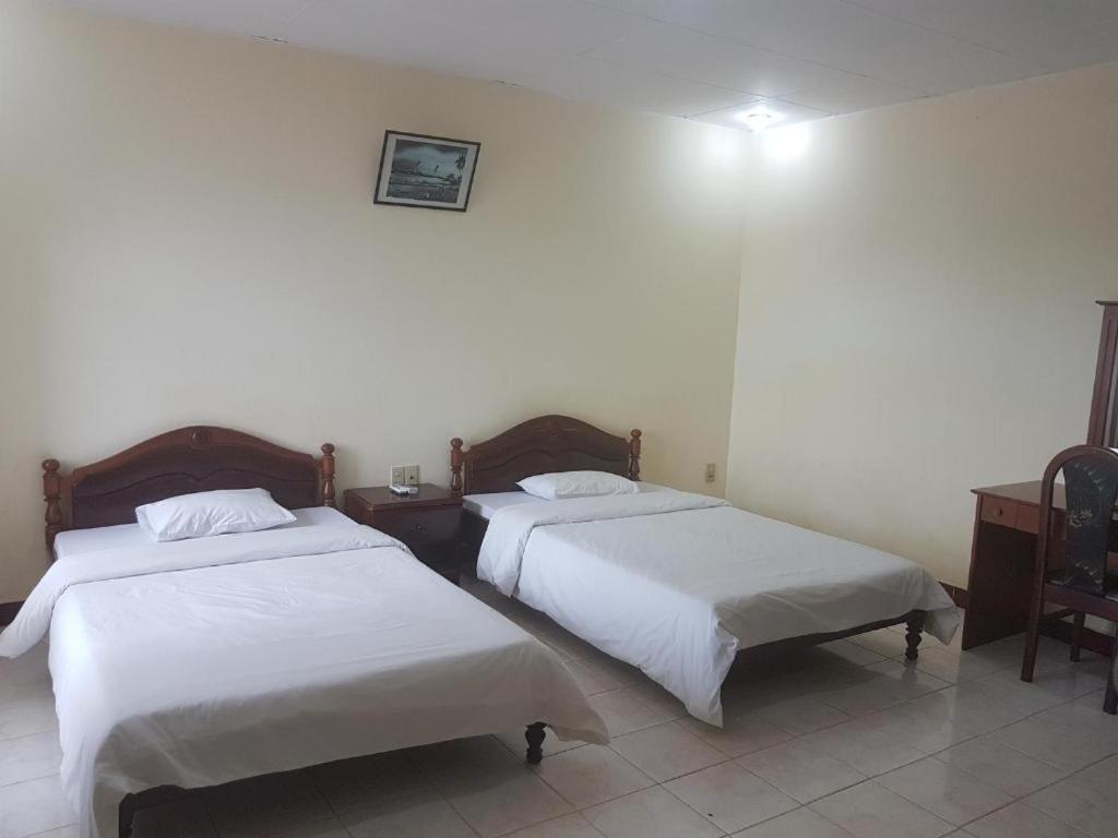 Hung Vuong Hotel Pleiku Exterior photo
