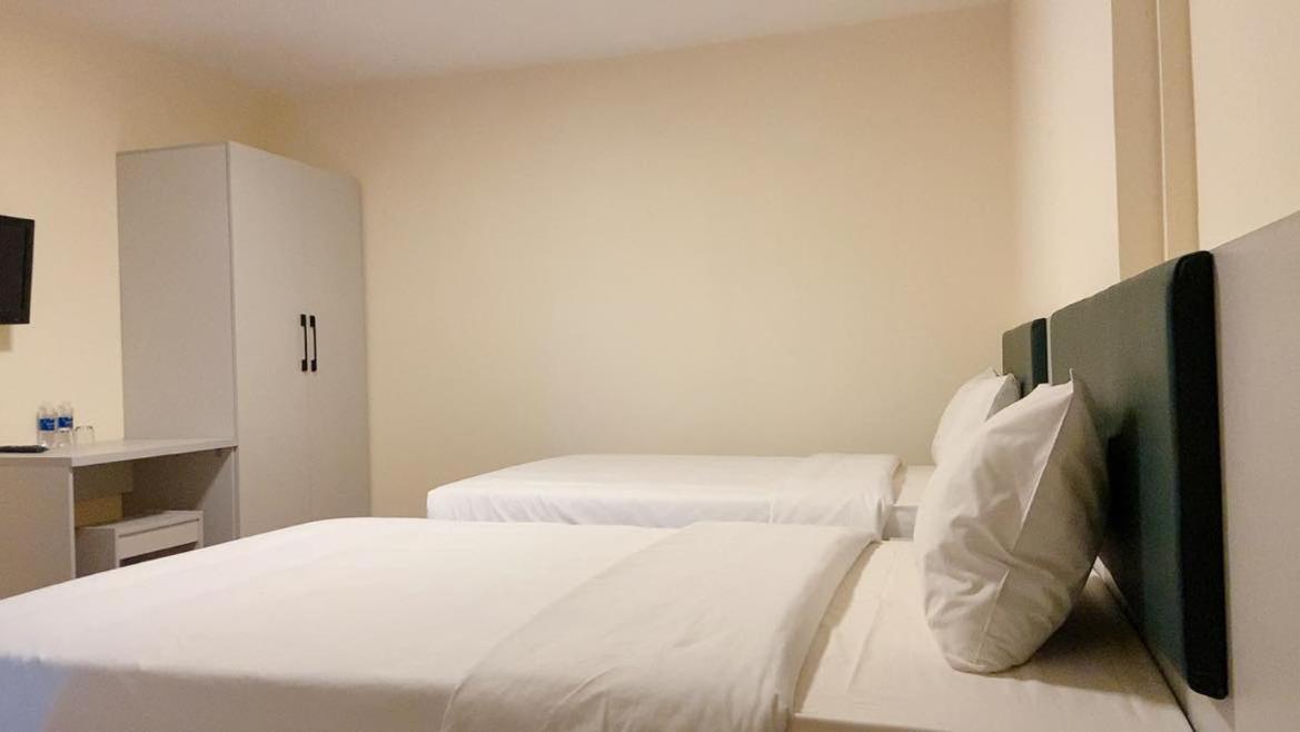 Hung Vuong Hotel Pleiku Exterior photo