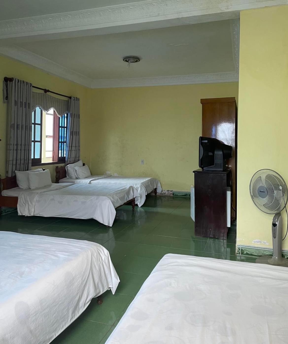 Hung Vuong Hotel Pleiku Exterior photo