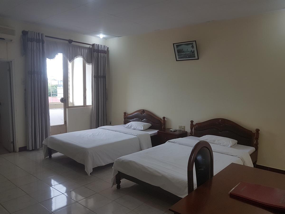 Hung Vuong Hotel Pleiku Exterior photo