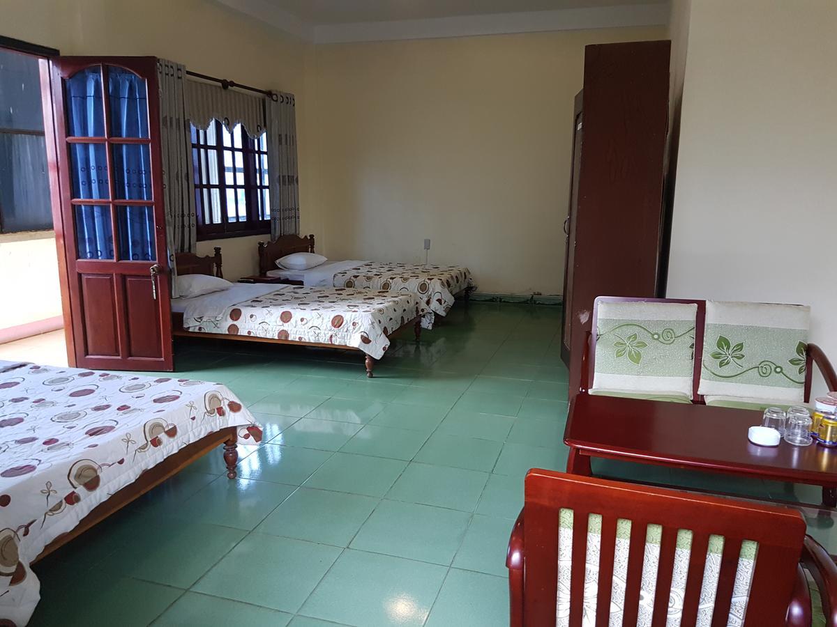 Hung Vuong Hotel Pleiku Exterior photo