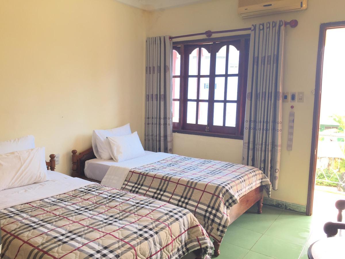 Hung Vuong Hotel Pleiku Exterior photo