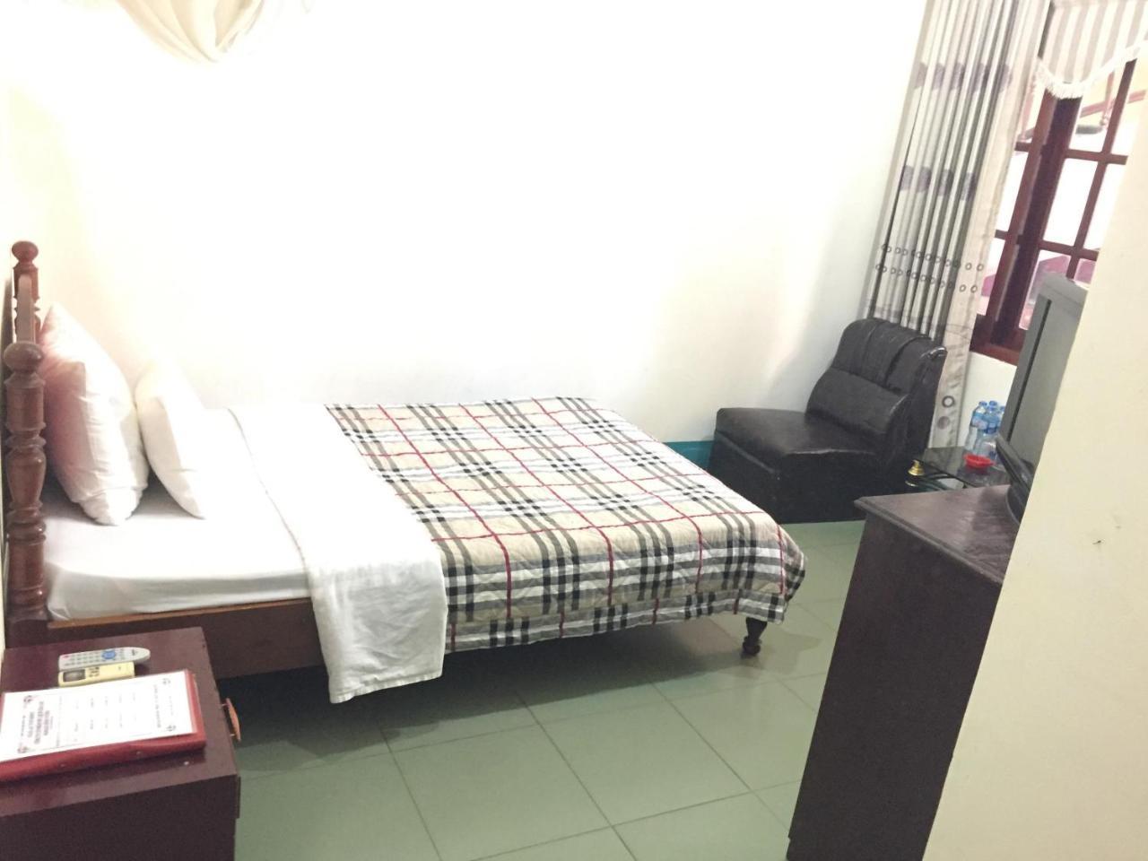 Hung Vuong Hotel Pleiku Exterior photo